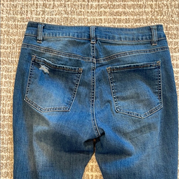 Trendy Ripped Denim Jeans - Picture 5 of 5